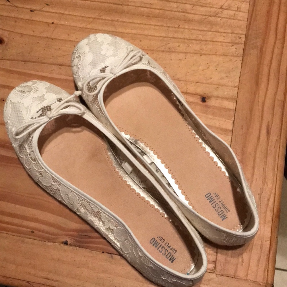 Lace flats